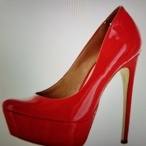 Brand New Steve Madden Deserve Platform Pumps